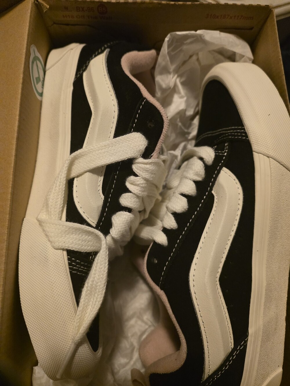 Vans Black & White Classic Skate Sneakers with Gum Outsoles Mens 6.5 Women 8